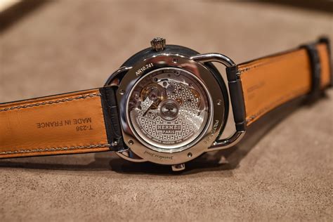 hermes voyageur watch|hermes arceau le temps voyageur.